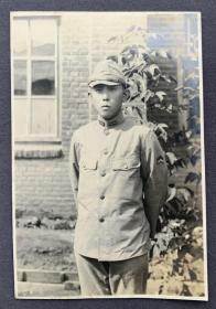 抗战时期 身穿“九八式”军服的日军兵长 原版老照片一枚