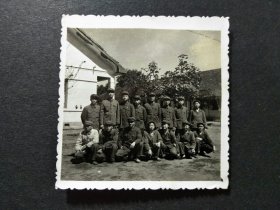●怀旧老照片《都是当兵人》【尺寸6X6公分】！