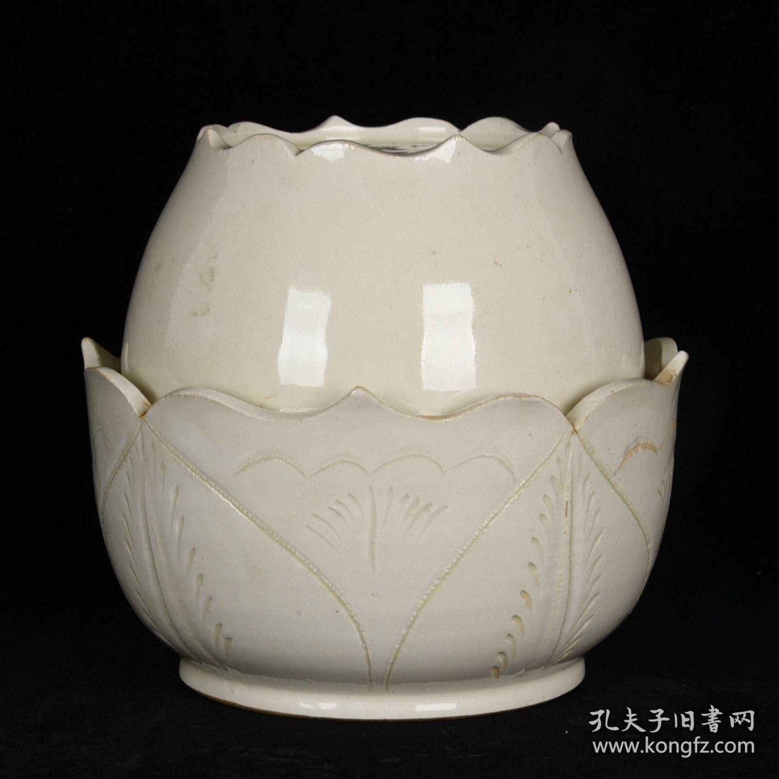 宋定窑雕刻莲花纹香薰炉 高13cm 直径14cm