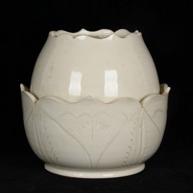 宋定窑雕刻莲花纹香薰炉 高13cm 直径14cm
