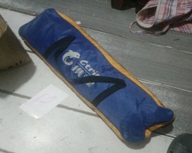 携程会员帐篷、颜色蓝 黄色。传统款帐篷，放着未使用、包装有些灰、帐篷是新的！尺寸200cmx200cmx135cm 适合2-3人使用！便宜出了…