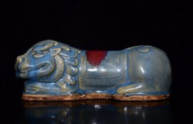 宋钧瓷窑变釉狮子枕，高12×30厘米