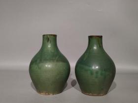 清代绿釉瓷花瓶