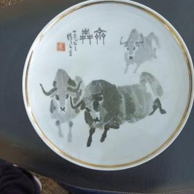 1983年，吴作人绘，齐犇，牛瓷盘，体育报社长城杯纪念