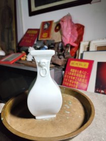 863.民国景德镇狮首四方樽白瓷瓶