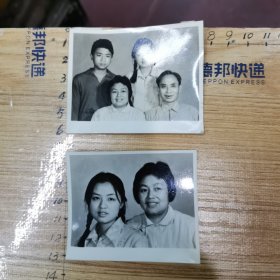 老照片：4口之家全家福、附母女合影、共2枚合售、70’80年代、尺寸：7.5×7cm