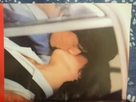 山口百惠 三浦友和周边-近代映画 天使的诱惑特集号，A4纸张大小，120面，包含彩照，单色照，剧本台词，拍摄花絮，无脱页缺页，整体保存完好，无电影海报。