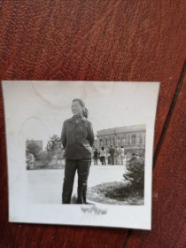 60~90年代老照片，吉林江北一女子从婴儿至中年系列之二十四(中年)，吉林市江北公园留影照两张，