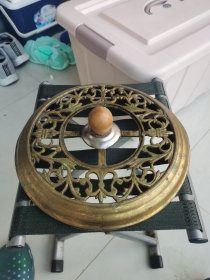 铜熏炉盖一个，直径26cm，厚2.5cm，老货溜金，有三百年历史约。