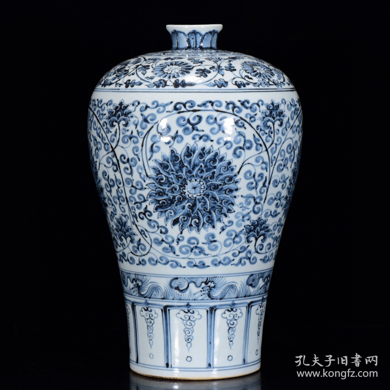 明洪武年蕃莲纹梅瓶40*23厘米