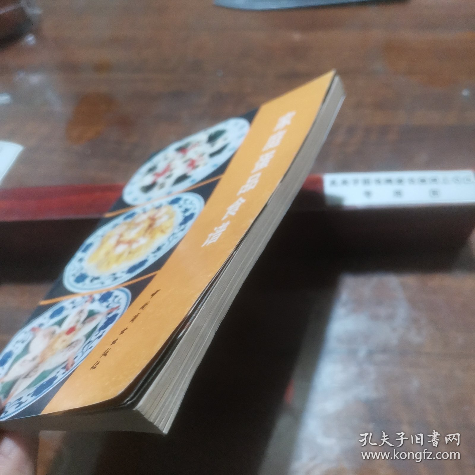 家庭蛋品食谱【蛋品(包括鸡、鸭、鹅、鸽蛋和鹤鹑蛋等)，全书从数十种图书资料中筛选后编成，共记有古今蛋品肴馔二百三十五例，风味东西南北兼而有之，看得懂、学得会、用得上】