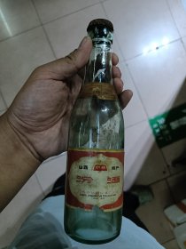 半斤四新汾酒瓶