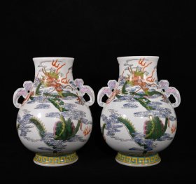 清雍正御制款珐琅彩龙凤双耳尊一对，高21.5×16厘米