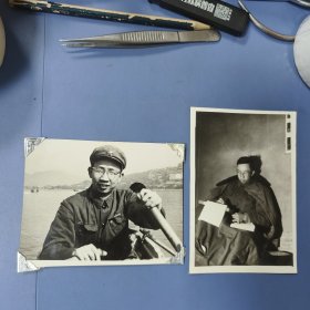 六、七十年代 军人照片（两枚）大尺寸: 颐和园昆明湖、11.5*9cm —— 包邮！