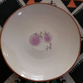 手绘紫茄子，口径10.5厘米，高2厘米，日瓷（凡瓷品及老物件不包退换）