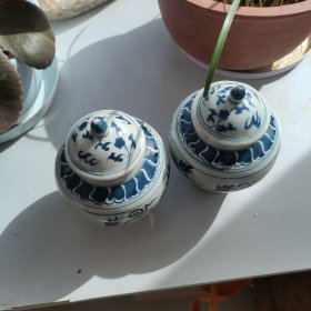 葡萄纹瓷罐