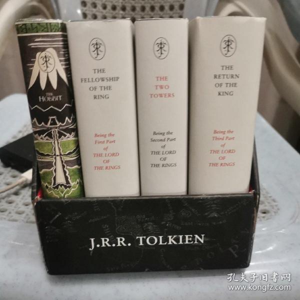 The Middle-Earth Treasury: The Hobbit and The Lord of the Rings (Boxed Set Edition) （精装全套四册）