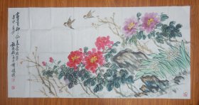 施作雄作品《富贵神仙、美意延年》136cm×68cm 施作雄，著名画家，1957年8月生于江苏海门。现为国家一级美术师，中国美术家协会会员，中国书法家协会会员，江苏省文史研究馆馆员[2]，上海吴昌硕艺术研究会副秘书长，王个簃艺术研究会会长，南通个簃艺术馆名誉馆长、曹用平艺术馆顾问，江苏徐悲鸿研究会理事，江苏省政协书画室特聘画师，江苏省炎黄书画研究院特聘画师，江苏省第九届政协委员。