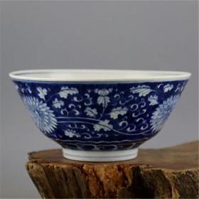 清青花手绘菊花纹瓷碗