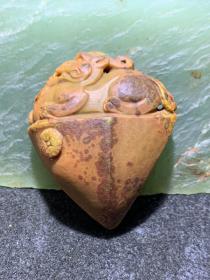 精美亚光战国红玛瑙雕刻瑞兽招财进宝吊坠一个，