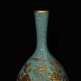 宋汝窑青龙寺御制款沥粉刻字描金凤纹直颈瓶，高26.5×15.5厘米