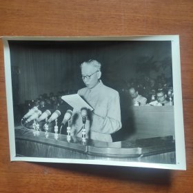 1956年，刘少奇在共产党第八次全国代表大会上