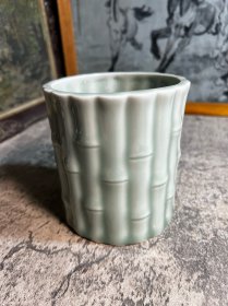 70年代，宜兴豆青釉竹节笔筒一只y