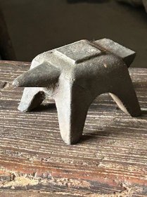 以前银匠用的铸铁砧子一个，尺寸重量如图，全品。