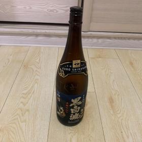 日本烧酒黑白波装饰空酒瓶