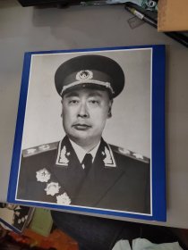 纪念陈毅（12开摄影画册、内有512幅珍贵的历史图片）
