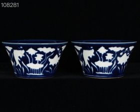 明宣德霁蓝釉雕刻留白鱼藻纹马蹄碗