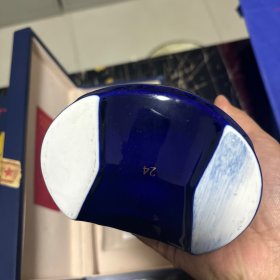 清样酒瓶一对 有收藏编号及签名