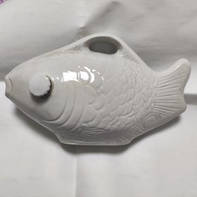 老式陶瓷鱼形水瘪水鳖白瓷热水袋，长37厘米年年有鱼摆件