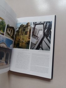 梧桐树后的老房子