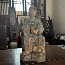 【出手】清代木雕人物摆件，高约20厘米，品相完好无瑕疵，材质为实木。经典造型，细节精致，适合收藏或装饰。家里空间有限，忍痛割爱。卖出不退