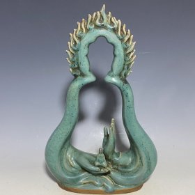 宋钧瓷窑变《心中有佛》座佛摆件：此造型美观精致，做工精细，线条流畅自然，胎质细腻光滑，老味十足，自然磨损，值得拥有：尺寸35x22厘米，