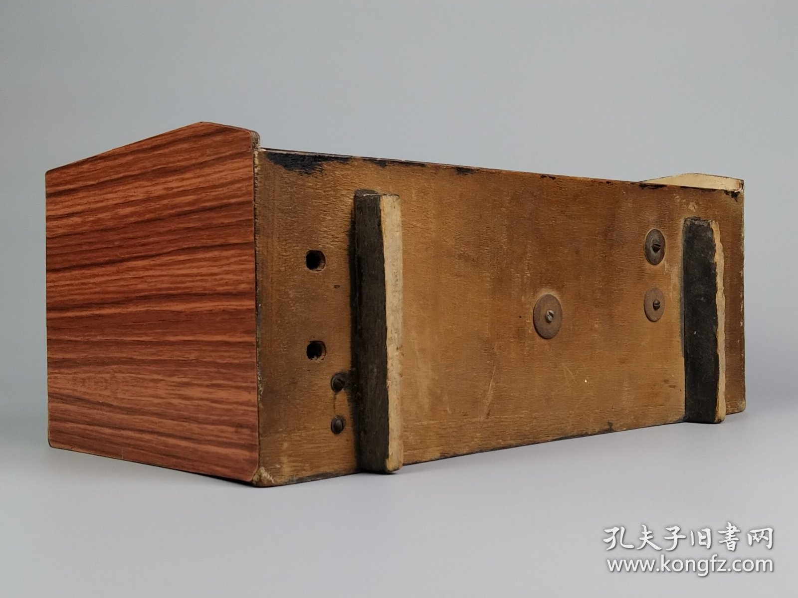 六十年代【最高指示标牌】天鹅收音机，胶木板机外壳，全品完整无修，可响。品相极好！