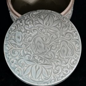 晋唐古越窑秘色青瓷刻花缠枝莲鹅鹅鹅捧盒 高10径20厘米2