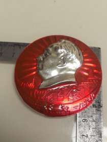 中华人民共和国成立19周年毛主席万岁像章6.8cm