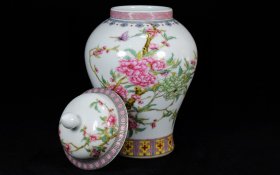 大清乾隆年制 粉彩蝶恋花将军罐 高27厘米 直径16厘米