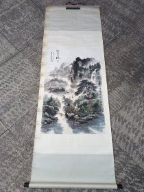 岭南画派画家梁盛国画山水精品一件，立轴原裱，品见描述包快递发货。