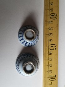 清代青花次酒杯两个，一大一小，工艺图案基本一样，如图