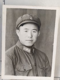 1964年中国人民解放军马文科着55式少尉军装照片