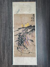 邵灵,字易卜,号铁道人,1937年生,甘肃秦安人,甘肃画院专业画家,甘肃省文史馆研究员,中国美协会员,中国当代花鸟画研究会理事。