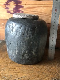 明代黑陶罐 老黑陶罐 一眼老货，完整，盖子应该是后配，发挥使用。