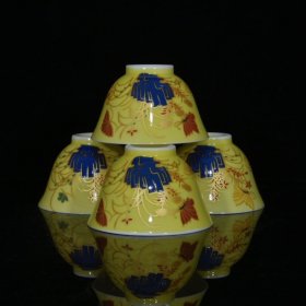 大明成化五彩三秋杯（4.2×6.9cm）