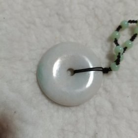 缅甸翡翠A货平安扣，春带彩，如图。干净精美。翡翠包。