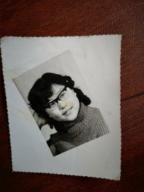 80年代老照片少女至少妇系列之七，少妇四寸照一张，