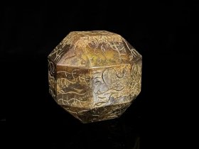 高古精品，传世收藏，高古玉，和田玉，多面，古玉印章 尺寸 5.5×5.6×5.4 331克