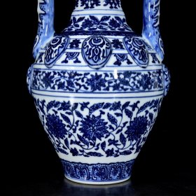 清雍正青花缠枝莲纹双龙尊；33x16；